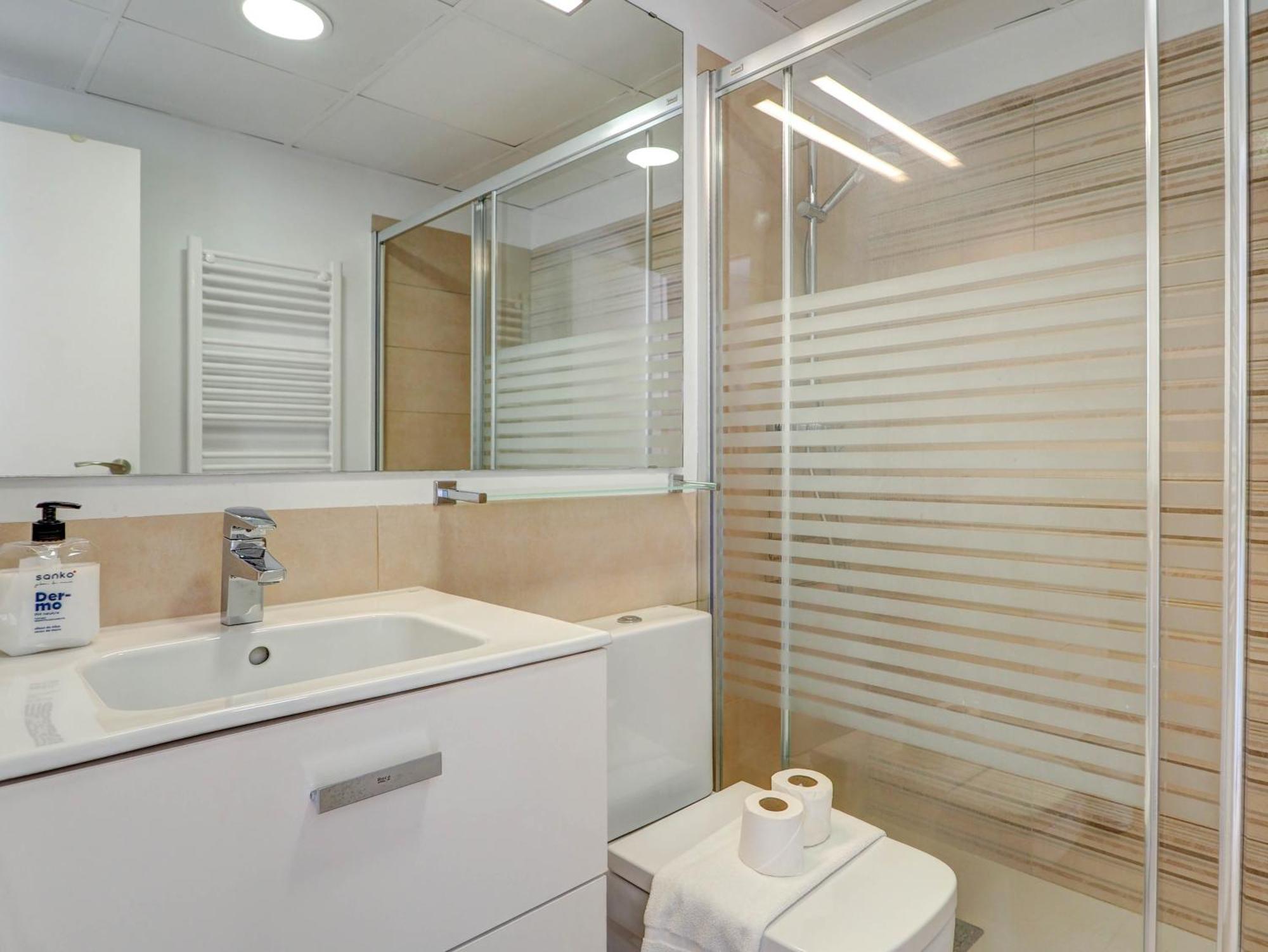 Balmins White By Hello Homes Sitges Bagian luar foto